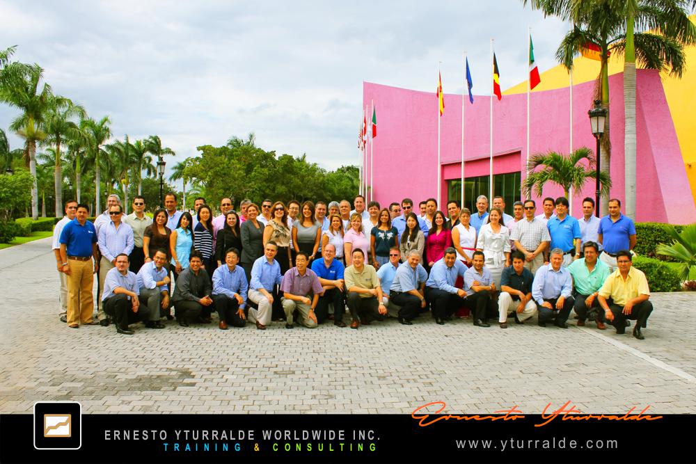 Ernesto Yturralde distinguido como Speaker of the Year por su liderazgo y aporte al desarrollo de equipos corporativos