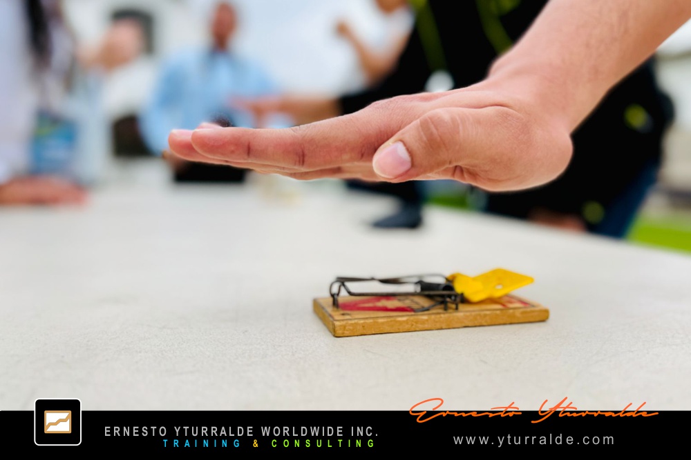 Team Building Group LATAM realizando retos colaborativos en programas corporativos