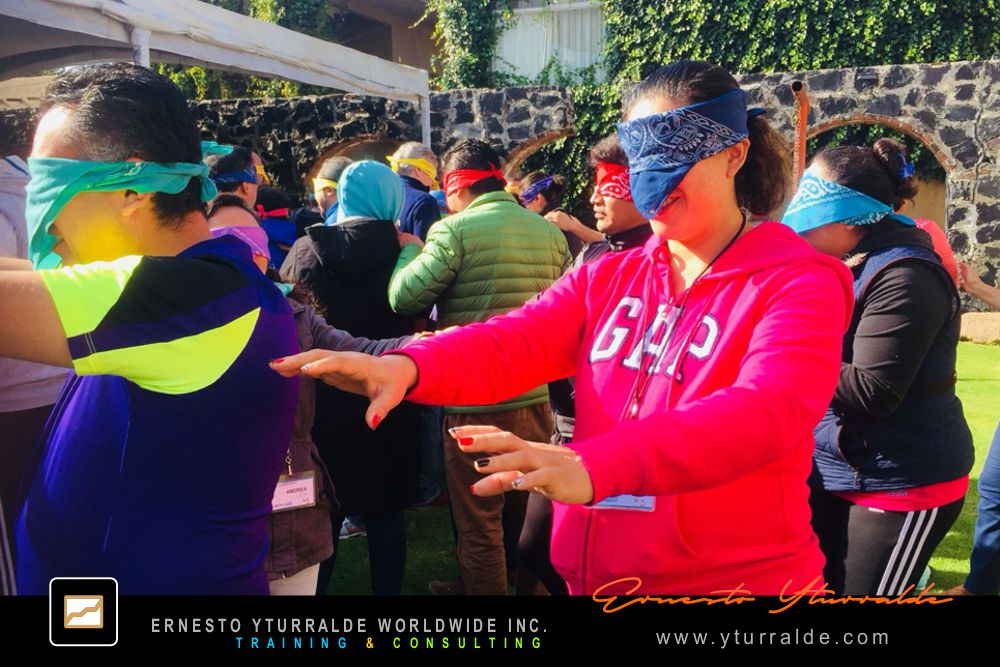 Team Building Group LATAM ofreciendo experiencias outdoor para organizaciones en Latinoamérica