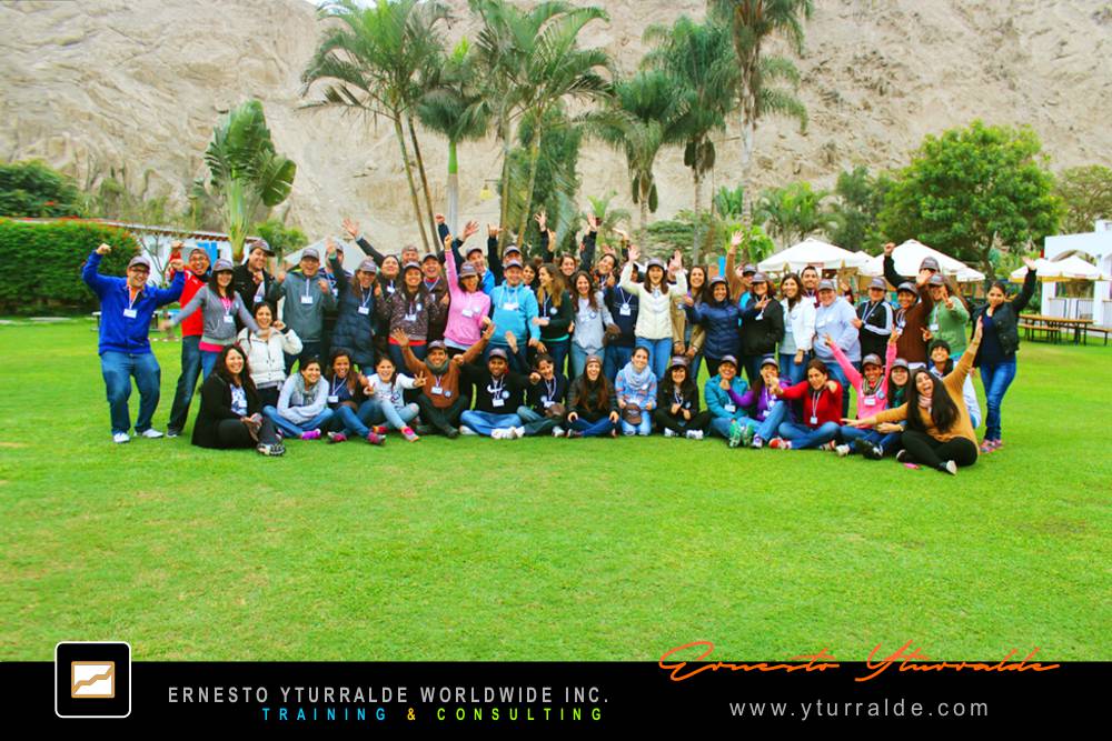 Team Building Group LATAM ofreciendo experiencias outdoor para organizaciones en El Caribe