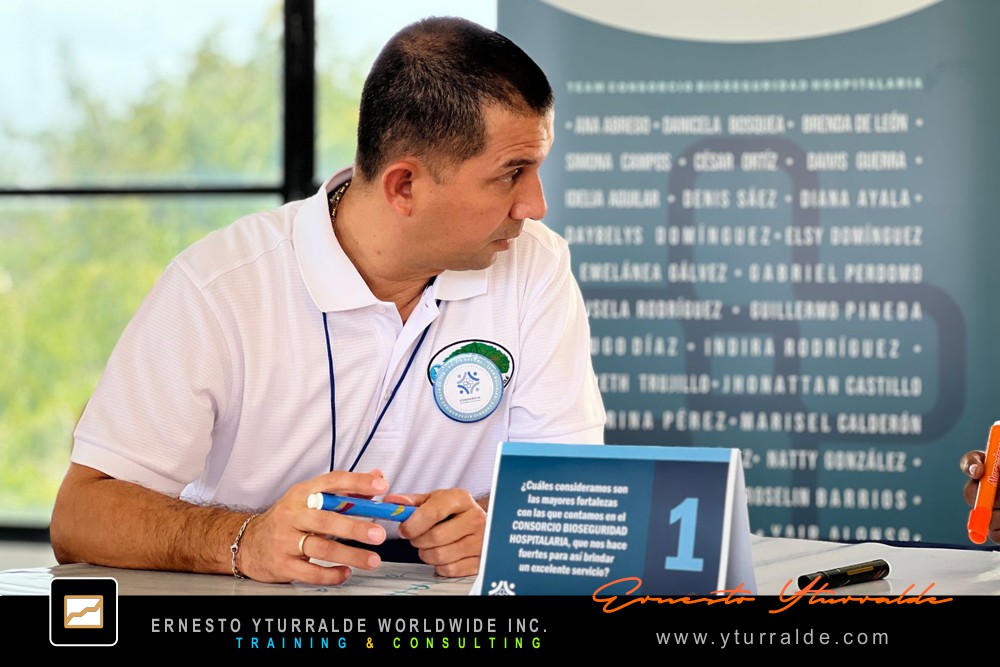 Team Building Group LATAM | Ejercicios de confianza y apoyo mutuo en Cuerdas Bajas