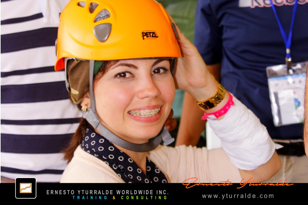 Team Building Group LATAM | Experiencias outdoor que desarrollan liderazgo y comunicación efectiva